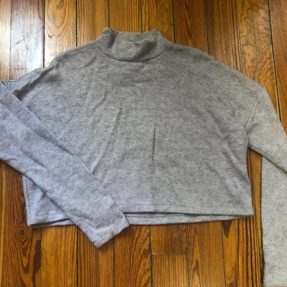 Stradivarius Cropped Turtle Neck